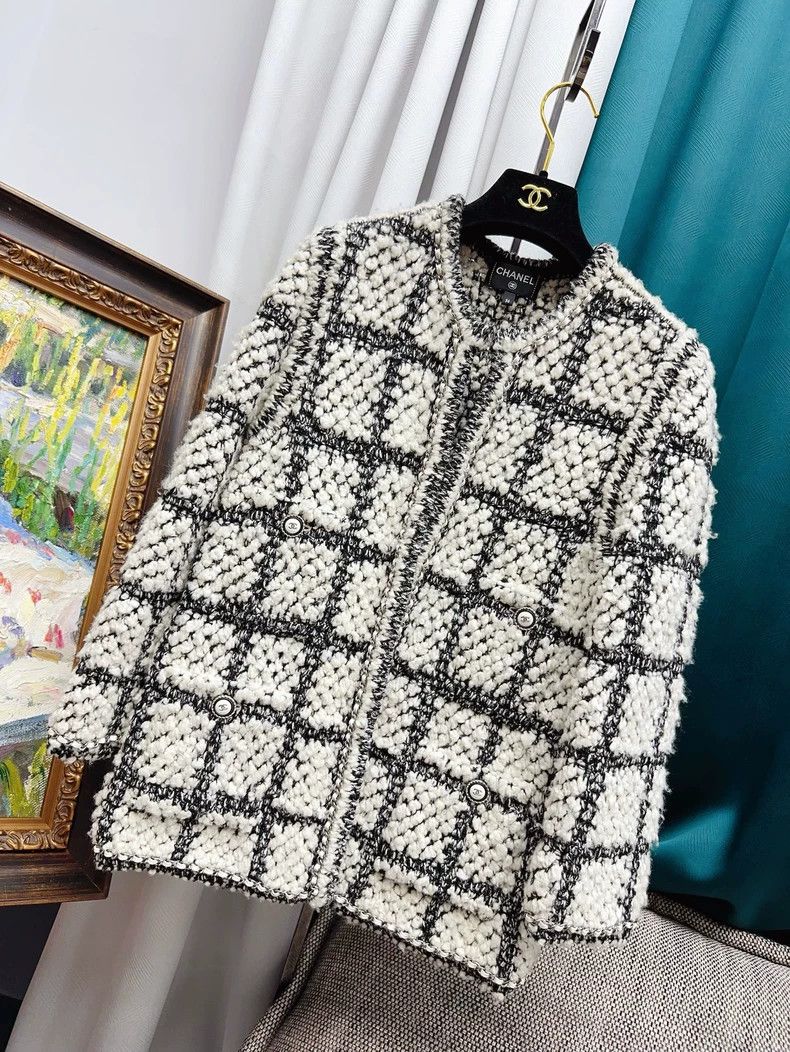 Chanel Chanel 19B black and white plaid large wool knitted jacket Size XS / US 0-2 / IT 36-38 - 1 Thumbnail