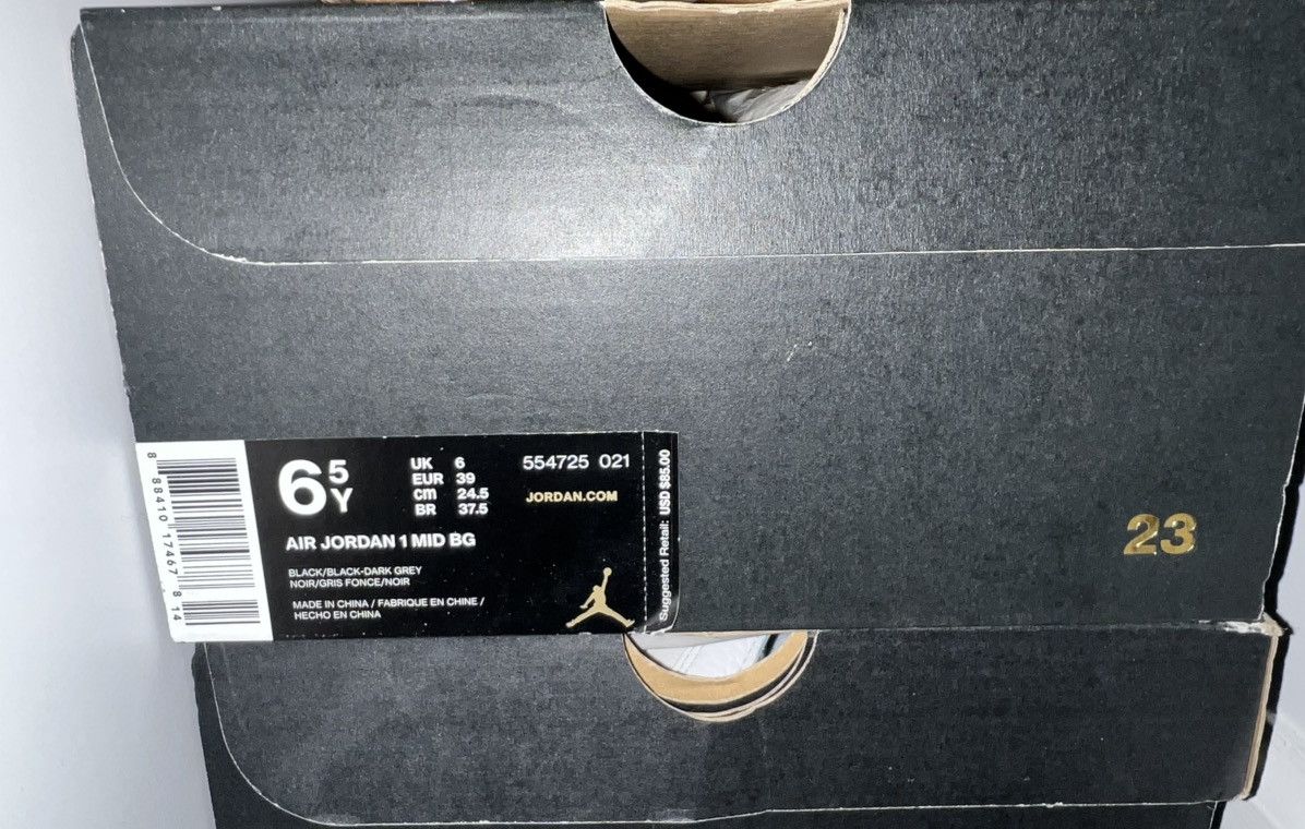 Jordan Brand × Nike Air Jordan 1 Mid Triple Black 6.5Y Size US 6.5 / EU 39-40 - 5 Thumbnail