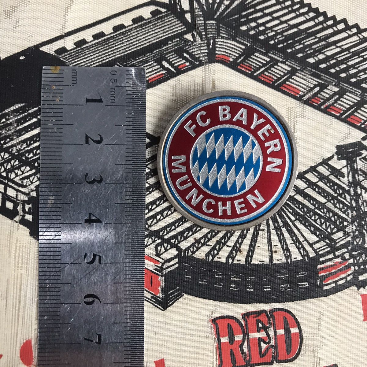 Vintage Rare europe pin enamel badge FOOTBALL CLUB BAYERN MUNCHEN EV Size ONE SIZE - 8 Thumbnail