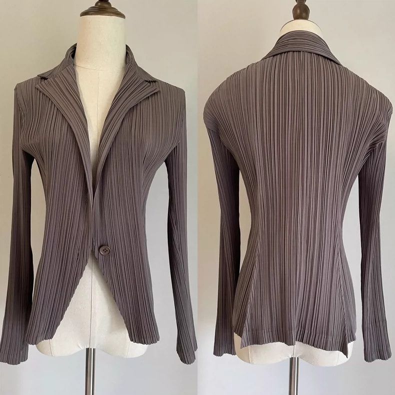 Issey Miyake Issey Miyake size:2 A dark grey shark fin pleated cardigan Size M / US 6-8 / IT 42-44 - 2 Thumbnail