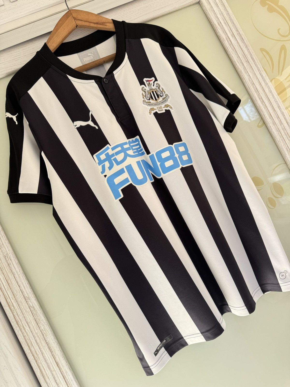 Puma Newcastle United 2017-2018 Home Soccer Jersey Football Shirt Size US XL / EU 56 / 4 - 4 Thumbnail
