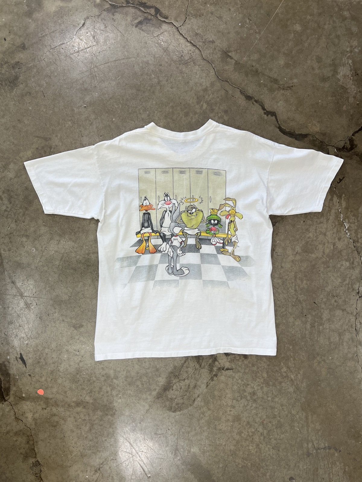 Warner Bros Vintage 1993 Looney Tunes Locker Room Taz Bugs Bunny Tee XL Size US XL / EU 56 / 4 - 5 Thumbnail