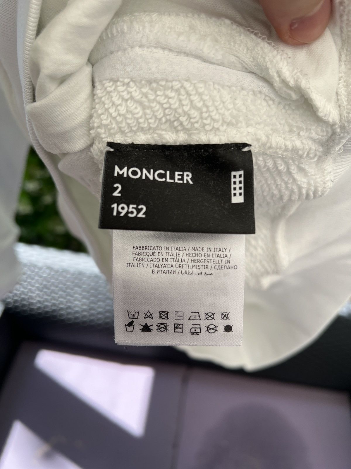 Moncler Moncler Embroidered Logo Hoodie Size US M / EU 48-50 / 2 - 13 Thumbnail