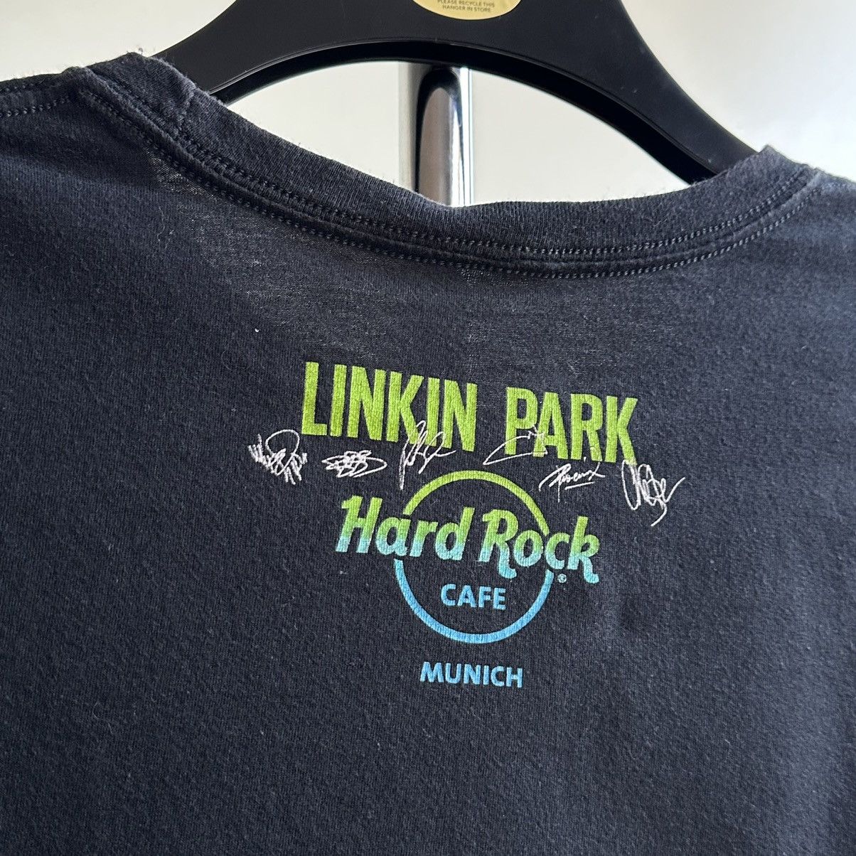 Band Tees × Hard Rock Cafe × Vintage LINKIN PARK x HARD ROCK CAFE MUNICH Y2K TEE Size US L / EU 52-54 / 3 - 6 Thumbnail