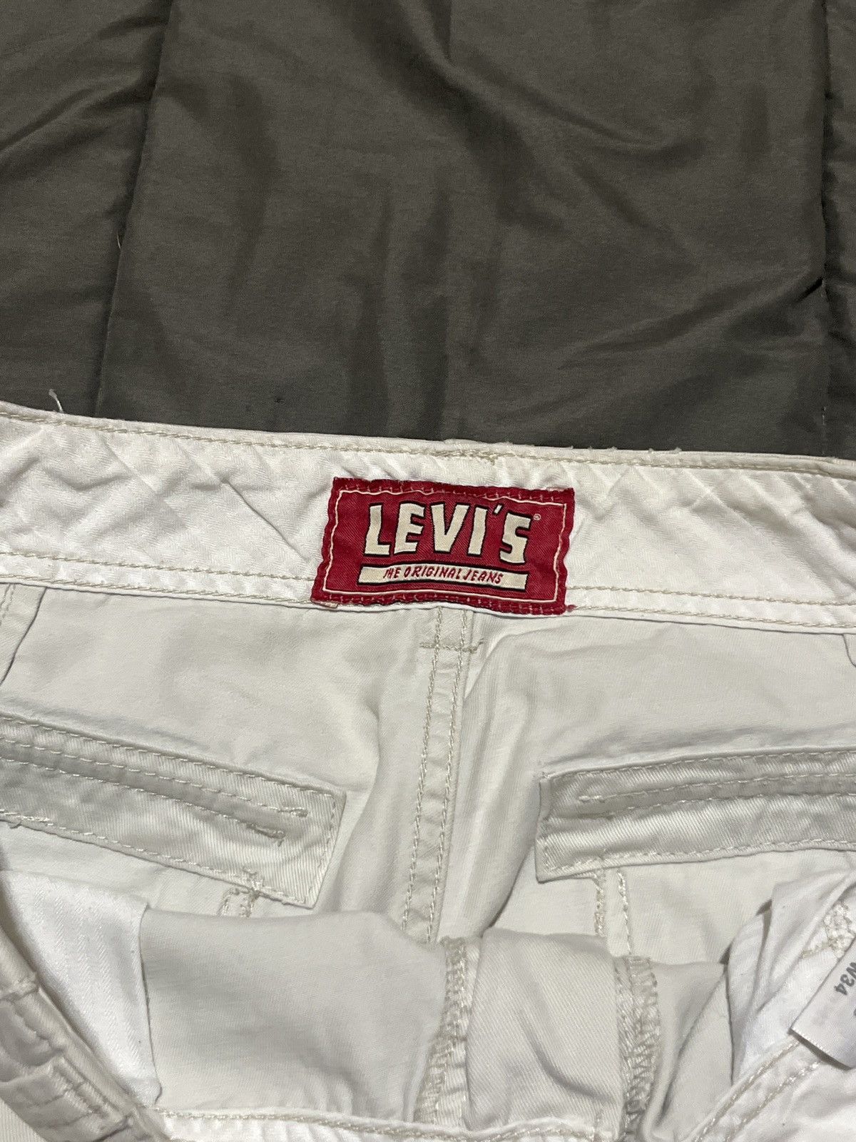 Levi's Levis Cream Cargo Shorts Size US 32 / EU 48 - 3 Thumbnail