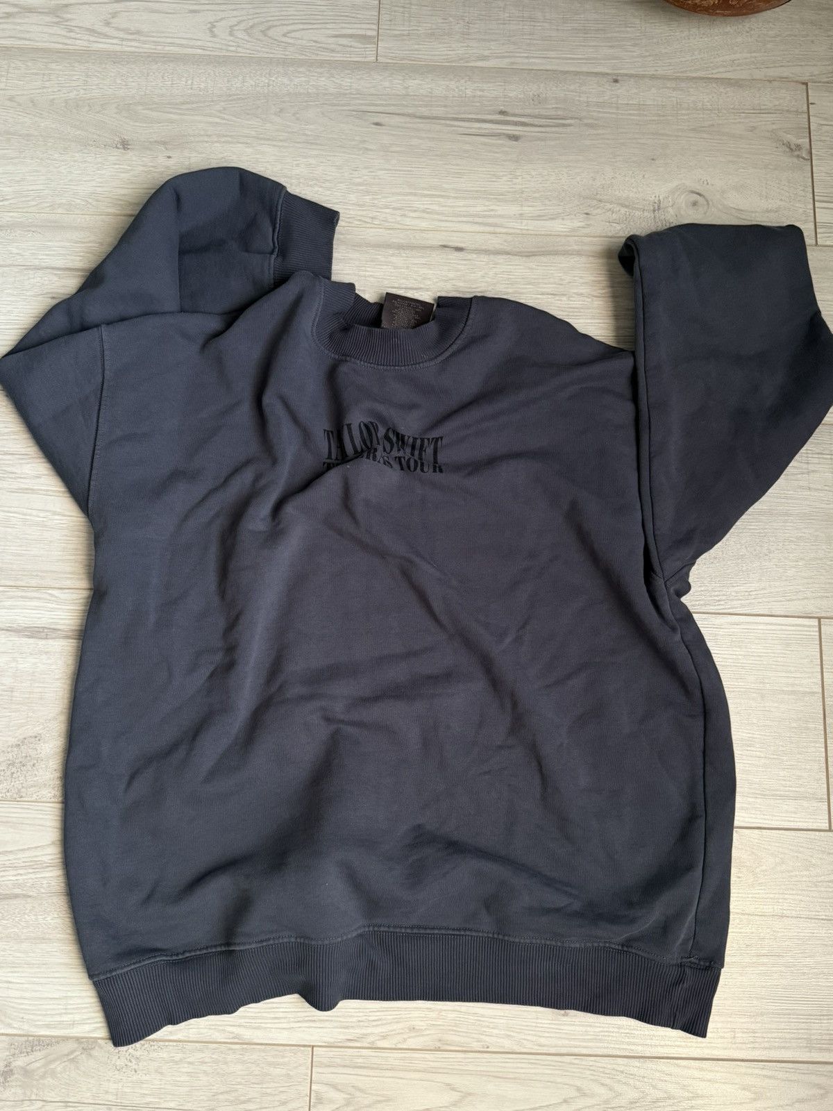 Rap Tees crewneck Taylor Swift The Earth Tour 2023-2024 sweatshirt Size US L / EU 52-54 / 3 - 5 Thumbnail