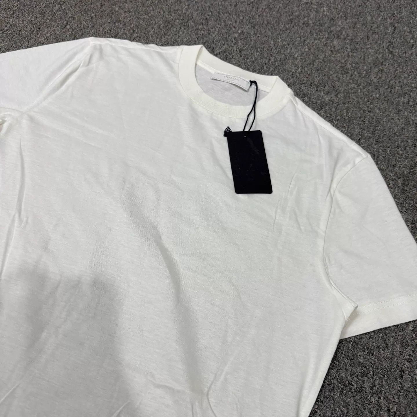 Prada Prada white short sleeve tee XS new Size XS / US 0-2 / IT 36-38 - 4 Thumbnail