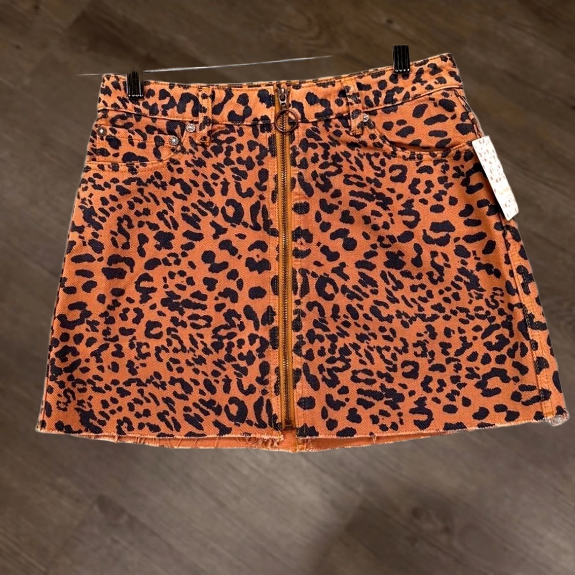 Vintage VINTAGE? No. We The Free Mini Skirt Women 26 Leopard Denim Zip Pockets A-Line 100% Cotton Brown Full Zip Casual Size 26" / US 2 / IT 38 - 1 Thumbnail