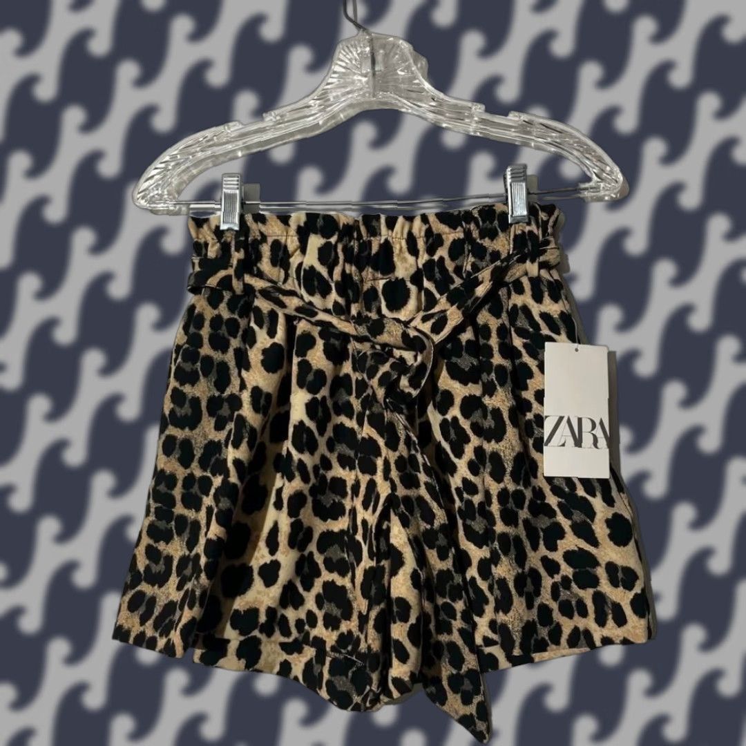 Zara VINTAGE? NWT Zara High Waisted Paper Bag Leopard Print Skirt Women XS Black Mini Skirt Women XS Size 26" / US 2 / IT 38 - 1 Thumbnail