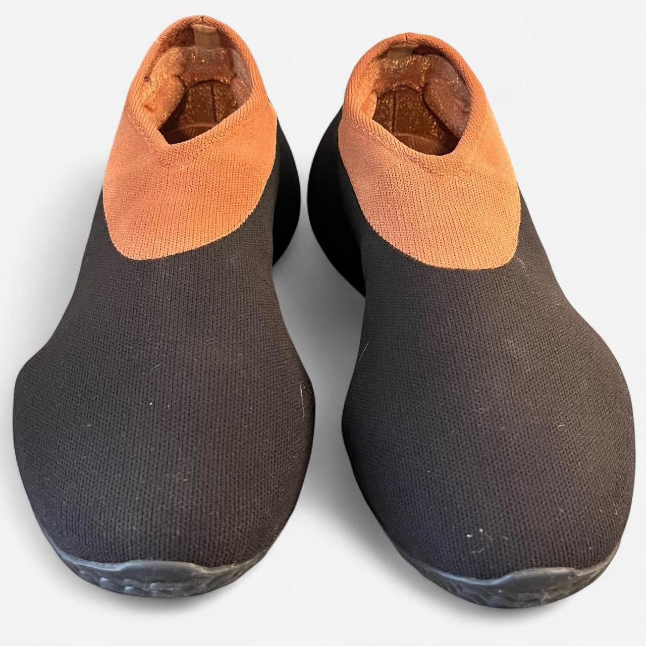 Yeezy Knit Rnnr Stone Carbon Size US 10 / EU 43 - 2 Thumbnail