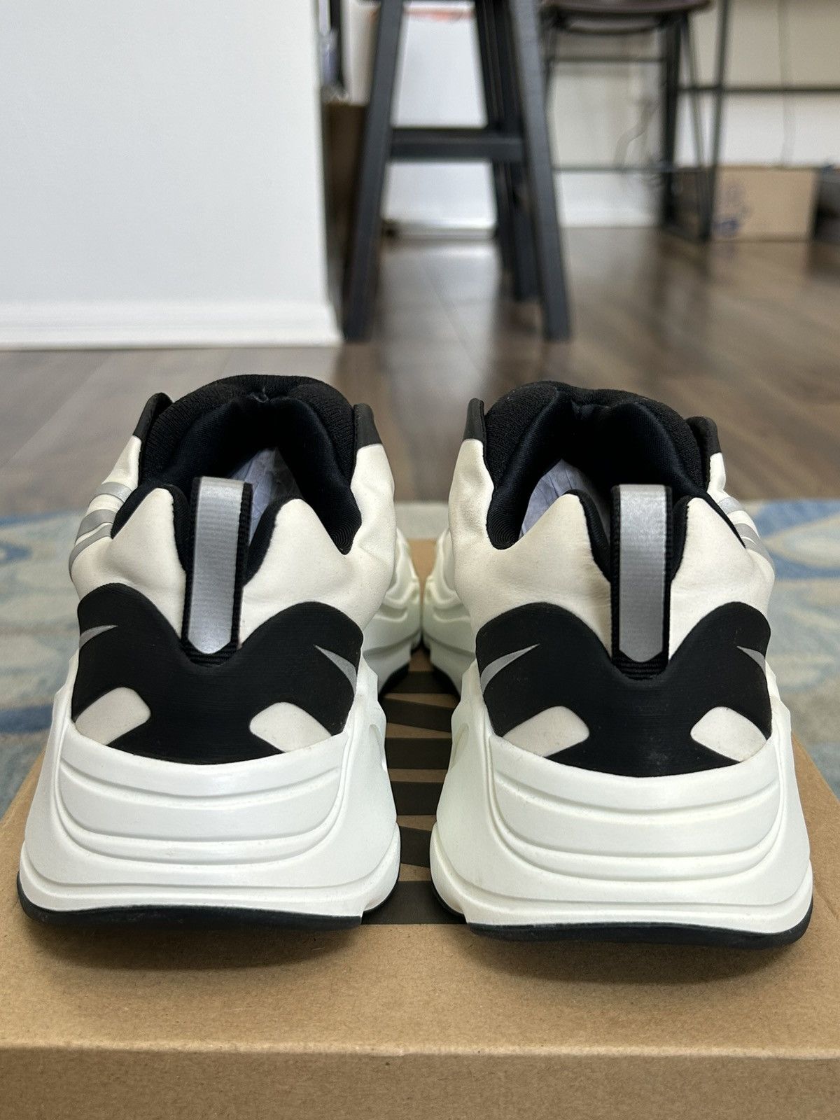 Yeezy Adidas Yeezy boost 700 mnvn laceless analog Size US 8 / EU 41 - 4 Thumbnail