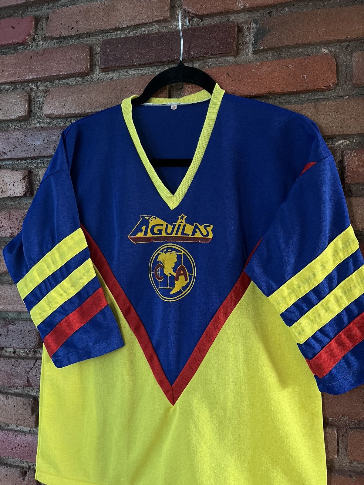Vintage VNTG 80S BOOTLEG AGUILAS DEL AMÉRICA JERSEY Size US S / EU 44-46 / 1 - 3 Thumbnail