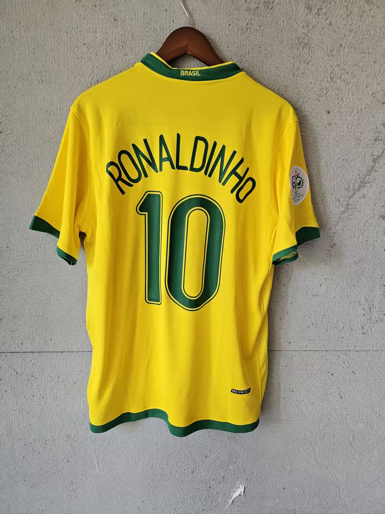 Other 2006 Brazil #10 Ronaldinho Jersey Home Size US L / EU 52-54 / 3 - 2 Thumbnail