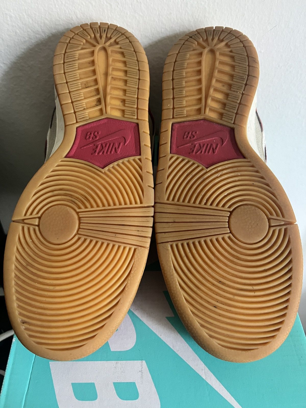 Nike SB Size 9.5 - Nike Dunk Pro SB Low Valentines Day Size US 9.5 / EU 42-43 - 8 Thumbnail