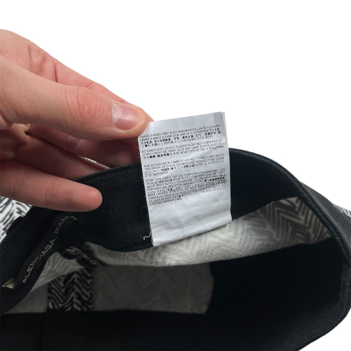 Balenciaga × Grailed Balenciaga Pants Luxury Black & White Women’s Size 28" / US 6 / IT 42 - 11 Thumbnail