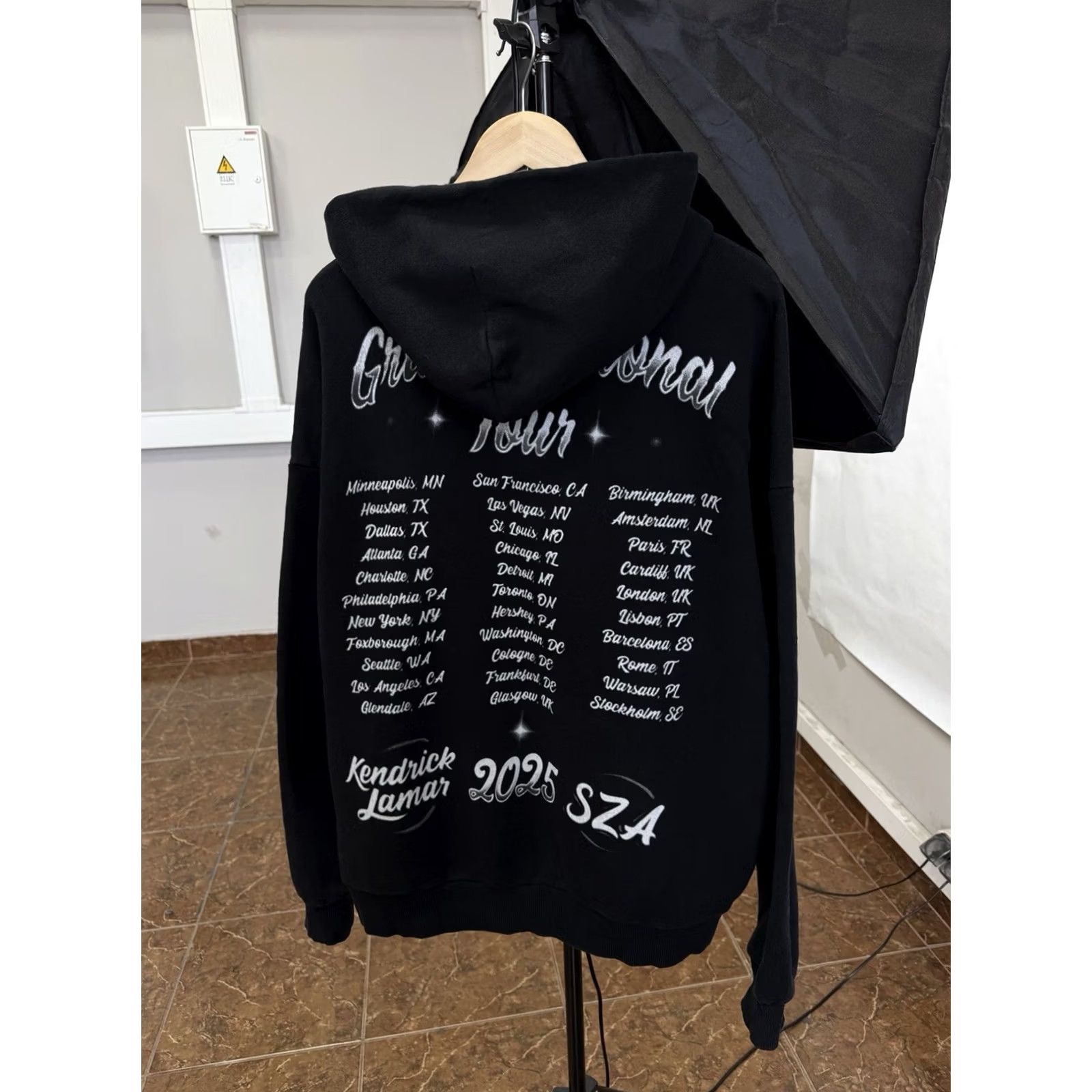 Vintage VINTAGE Kendrick Lamar SZA Grand National Tour GNX Lana SOS Gloria Hoodie Mens M Black Pullover GNX Tour Merch Size US M / EU 48-50 / 2 - 2 Thumbnail