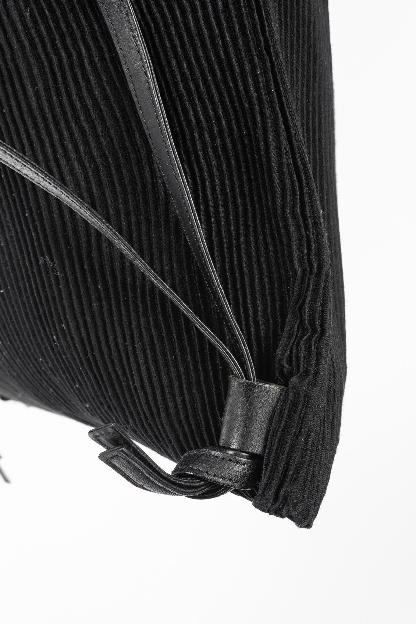 Y's Y's Black Pleated Satin Leather-Drawstring Backpack Size ONE SIZE - 7 Thumbnail