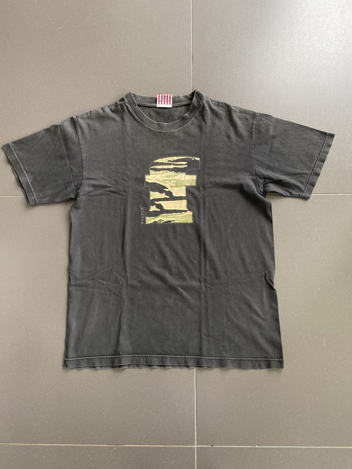 FUCT Fuct F logo Tiger Stripe Steal this garment white tag Size US M / EU 48-50 / 2 - 1 Thumbnail