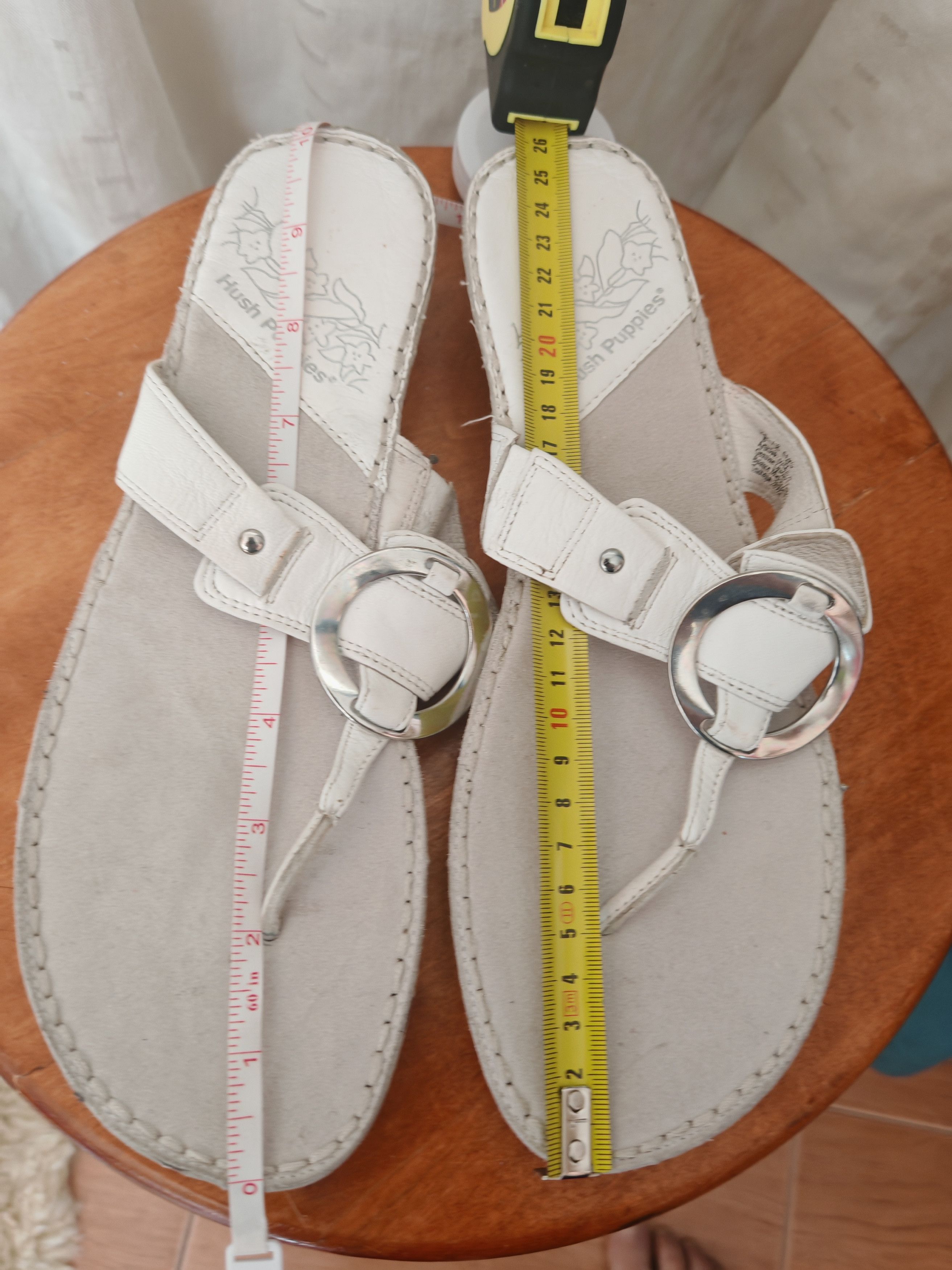 Genuine Leather × Hush Puppies Hush Puppies Gladness White Women Flat Thong Flip Flops Size US 8 / IT 38 - 3 Thumbnail