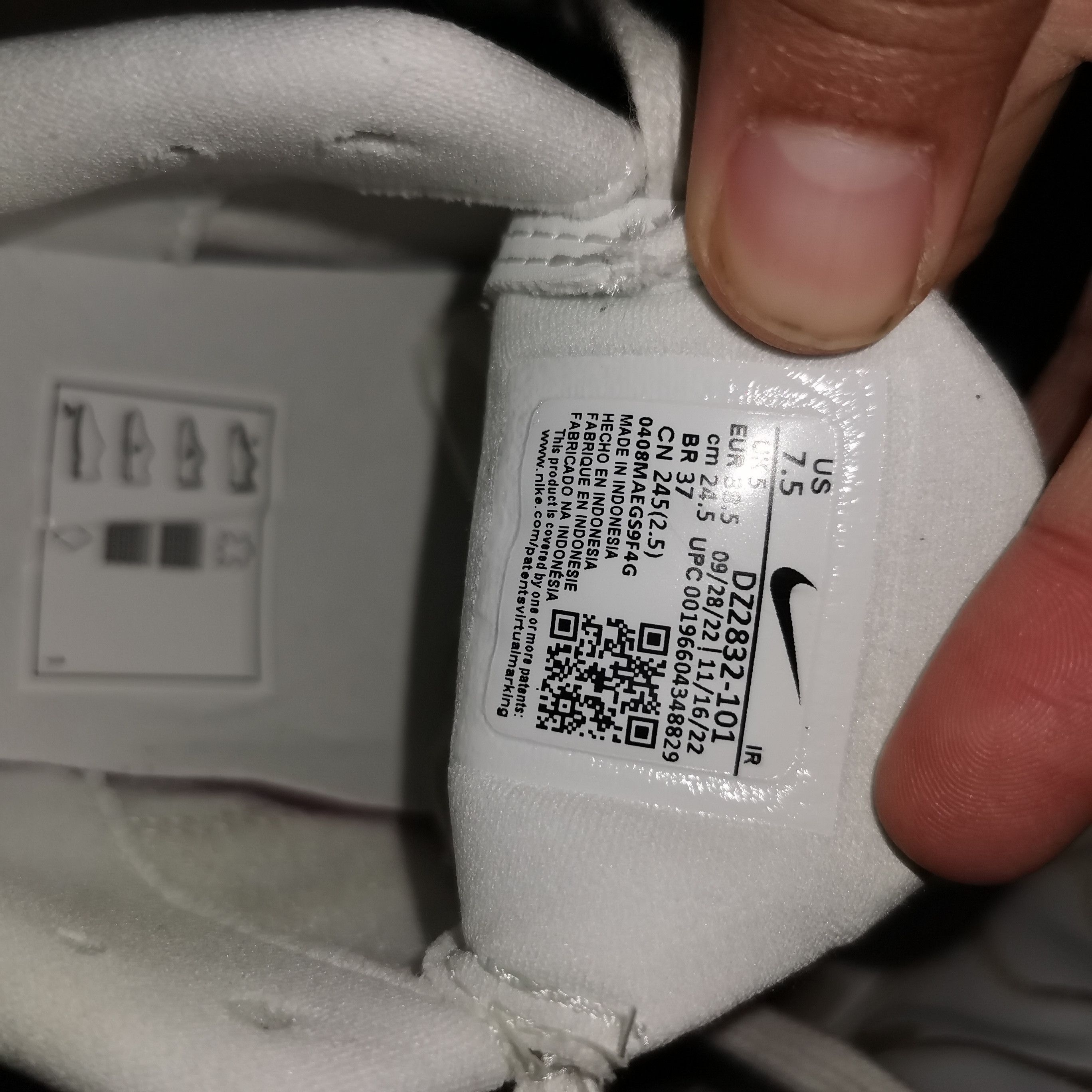 Nike W nike tn AIR MAX PLUS PRM, SUMMIT WHITE /PALE VANILLA Size US 7.5 / IT 37.5 - 20 Thumbnail