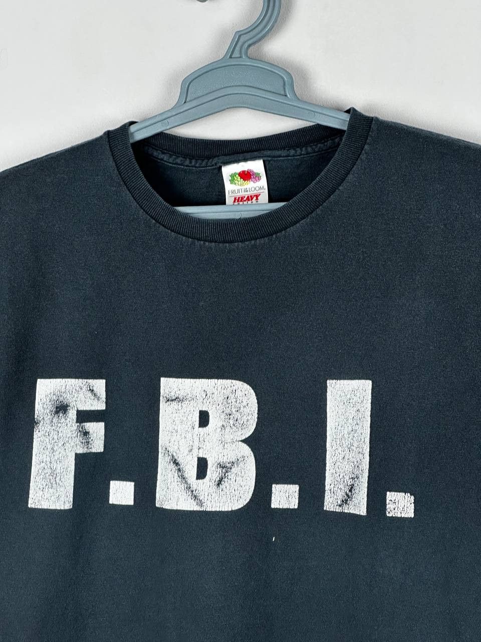 Vintage Vintage 90s FBI Faded Boxy Fit T-Shirt Size US M / EU 48-50 / 2 - 1 Thumbnail