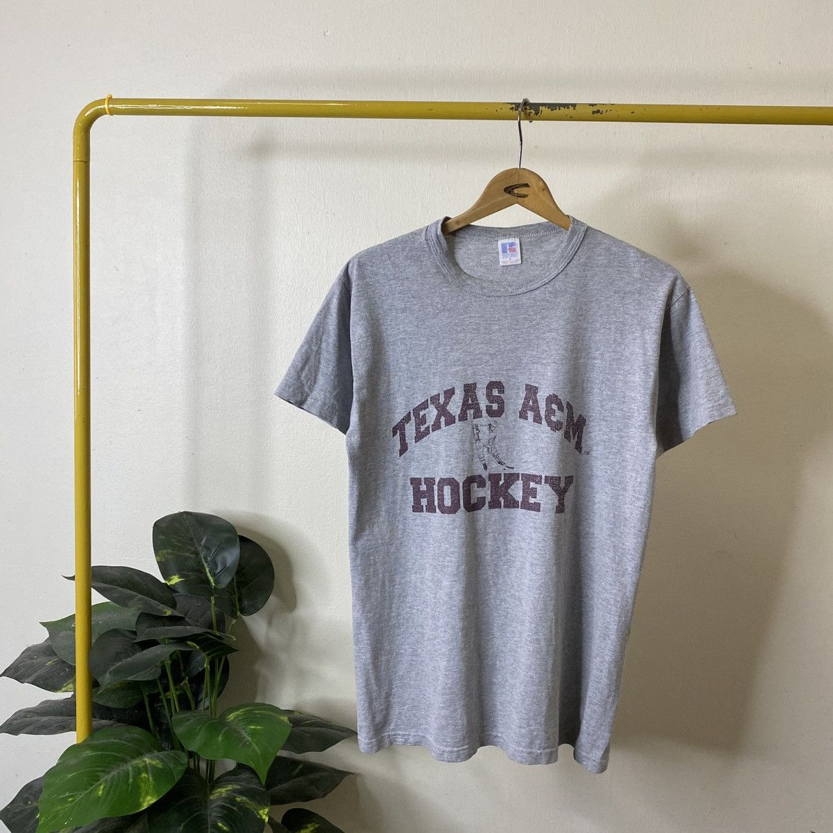Russell Athletic Vintage 90s Texas A&M University Hockey Collegiate T Shirt Size US S / EU 44-46 / 1 - 1 Thumbnail