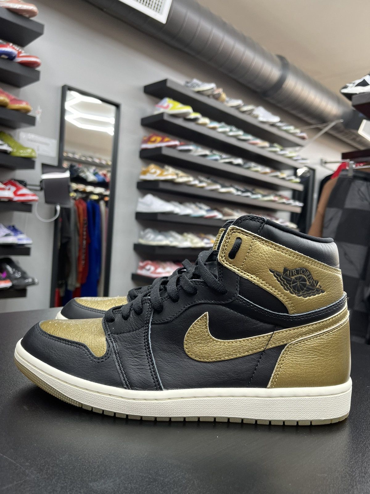 Jordan Brand Size 11 - Jordan 1 High Black Metallic Gold Size US 11 / EU 44 - 1 Thumbnail