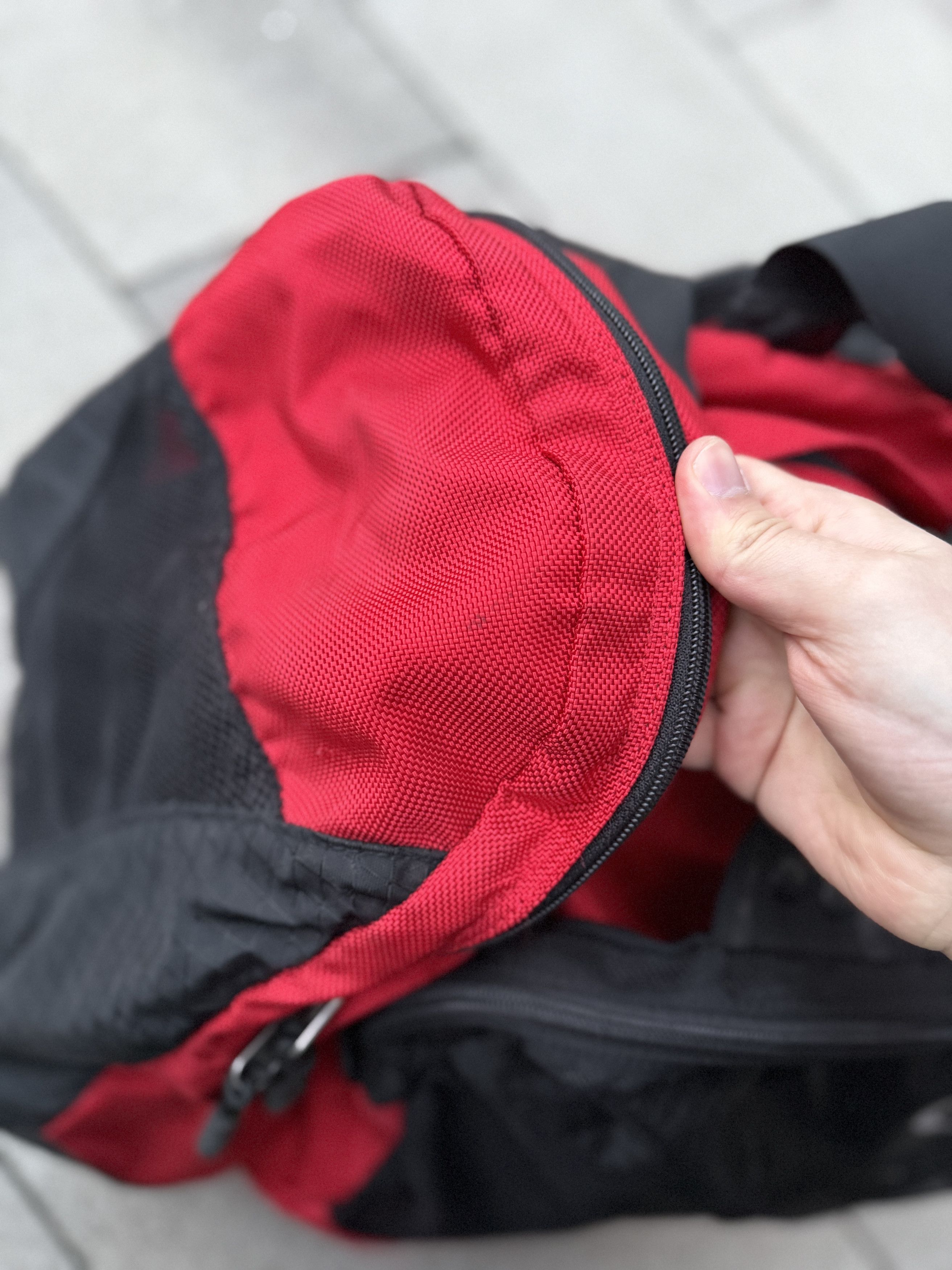 Oakley × Vintage Vintage Y2K Oakley Icon 2.0 Duffle Bag Size ONE SIZE - 11 Thumbnail