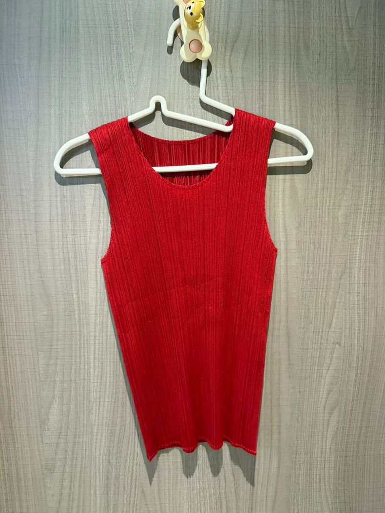 Issey Miyake Issey Miyake Red pleated vest Size L / US 10 / IT 46 - 1 Thumbnail