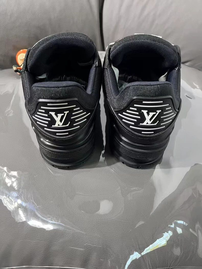 Louis Vuitton Louis Vuitton Louis Vuitton Trainer Black Sneakers Size 40 Size US 10 / EU 43 - 4 Thumbnail