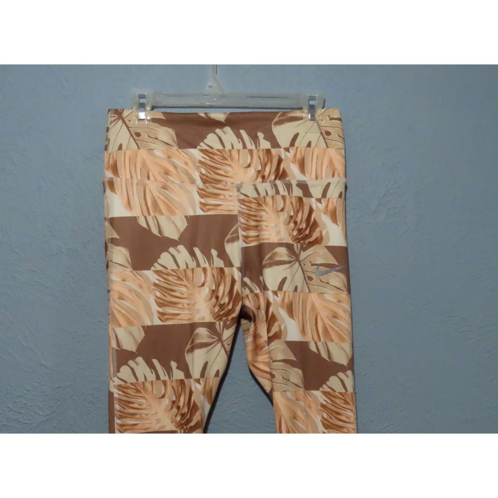 Nike Nike Dri-FIT Printed Cropped Running Leggings Women's L Pink Floral Cropped Skinny Pull On 28 in Inseam 20 in Size 36" / US 14 / IT 50 - 3 Thumbnail