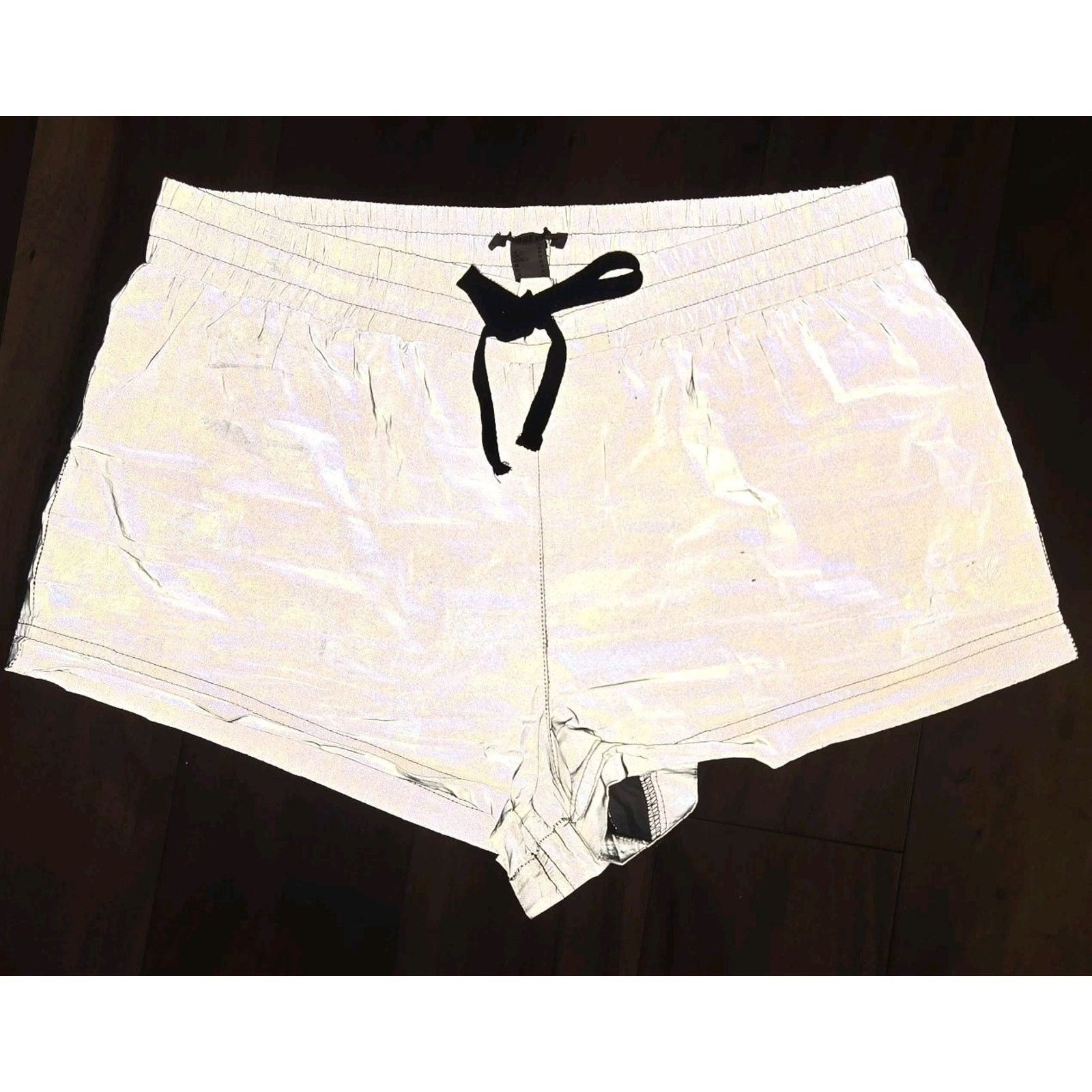 Forever 21 Forever 21 Reflective Shorts Silver Run Night Zip M 6-8 Size 28" / US 6 / IT 42 - 3 Thumbnail