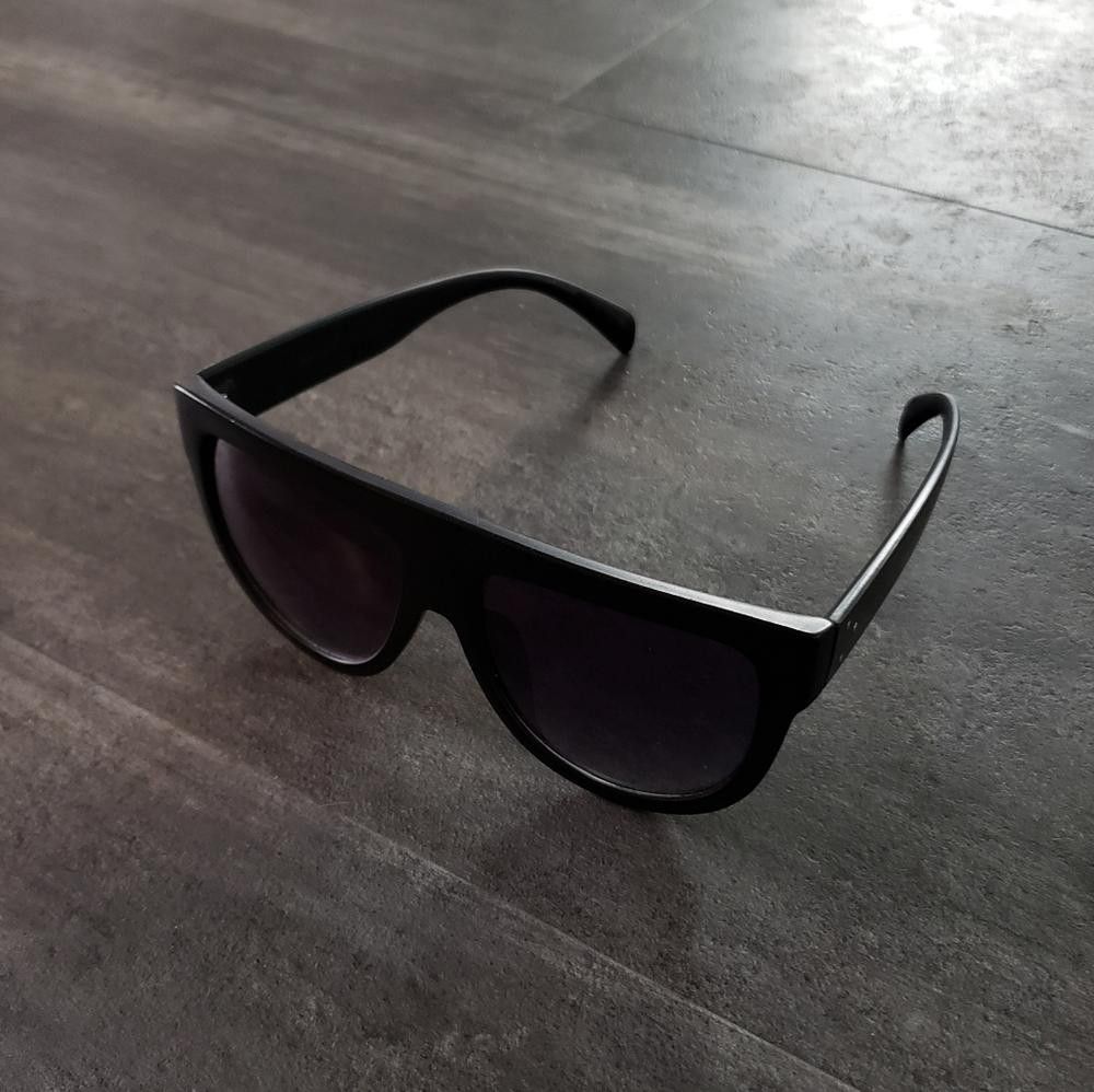 Designer Black Matte Oversized Flat Top Sunglasses Size ONE SIZE - 1 Thumbnail