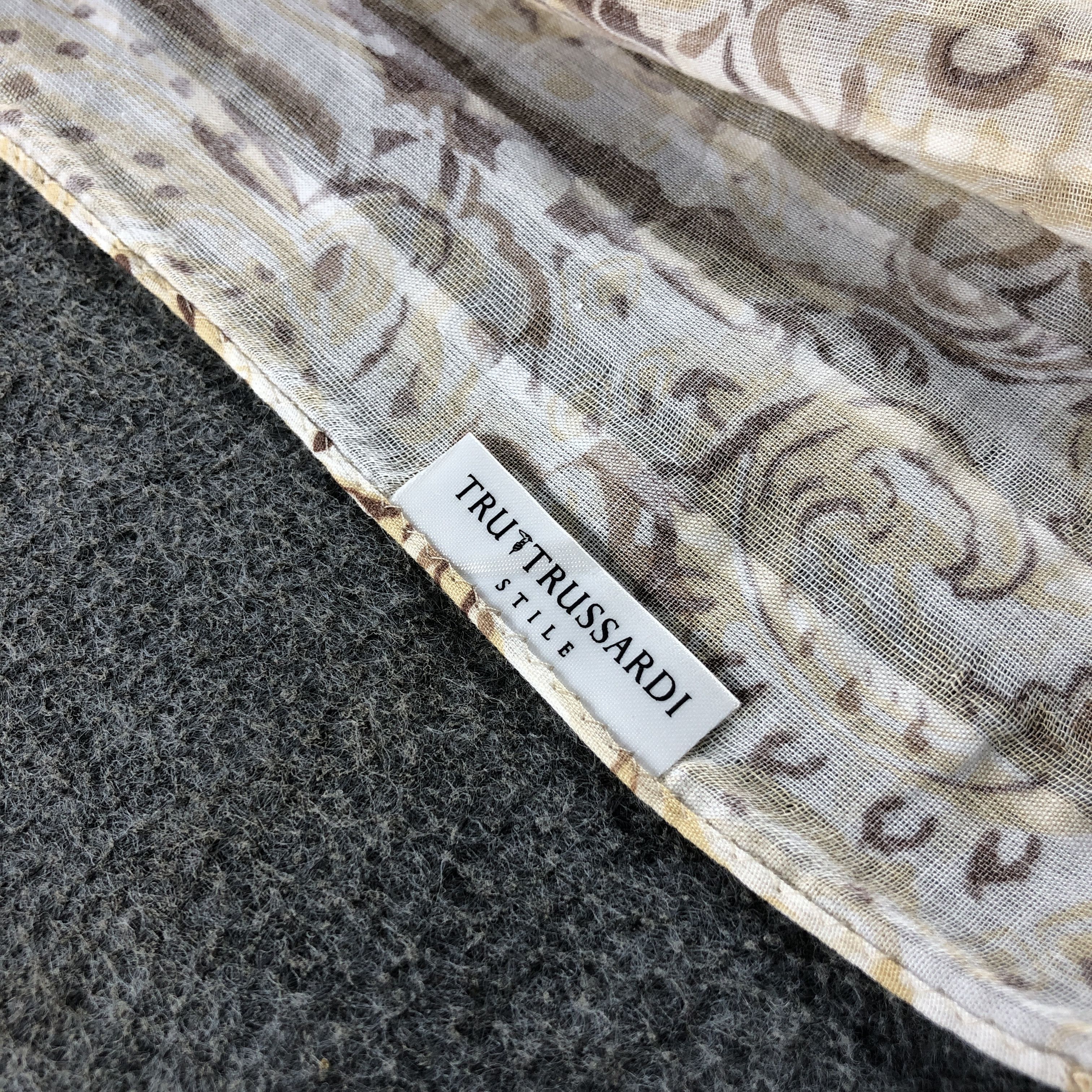 Trussardi Trussardi Luxury Silk Stole Silk Scarf M1385 Size ONE SIZE - 4 Thumbnail