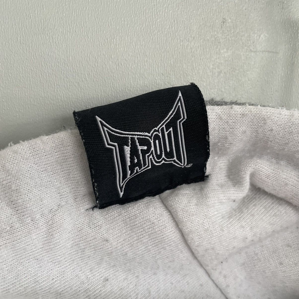 Tapout × Vintage Vintage Tapout Hoodie Gray size M style Y2k Size US M / EU 48-50 / 2 - 12 Thumbnail