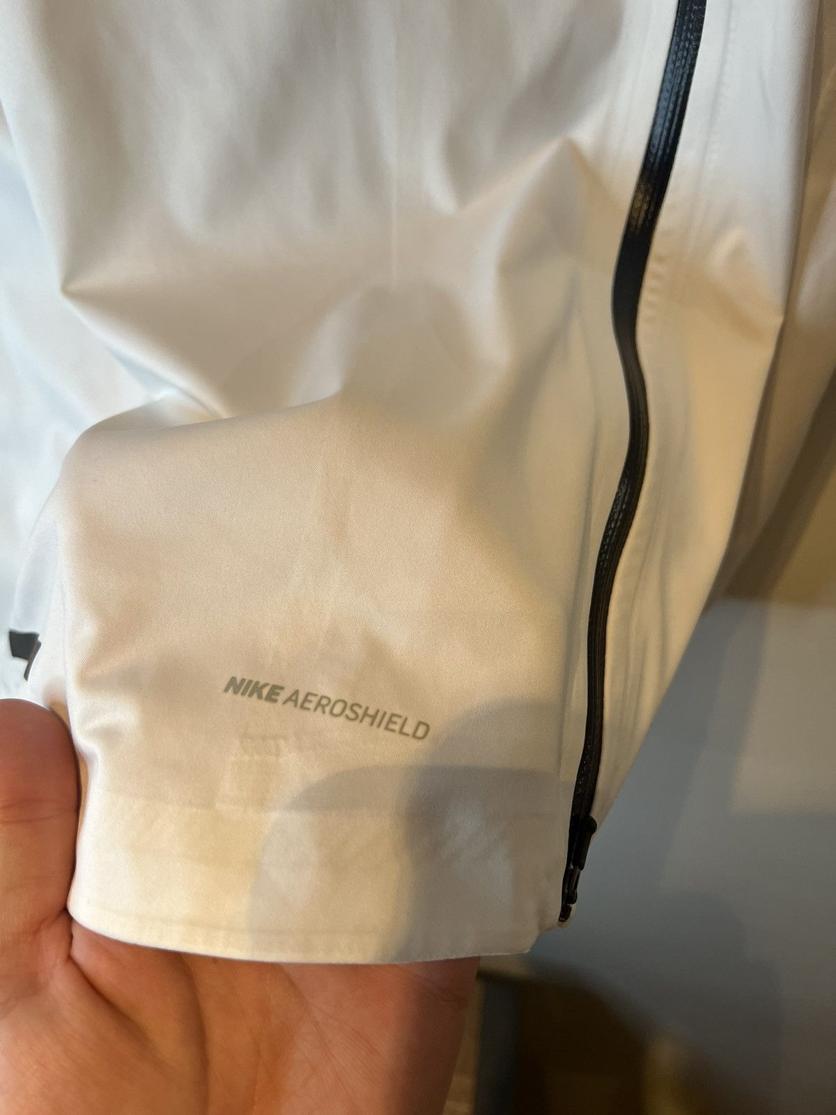 Nike Nike Aeroshield Run Jacket With Hood Size Medium White Size US M / EU 48-50 / 2 - 5 Thumbnail