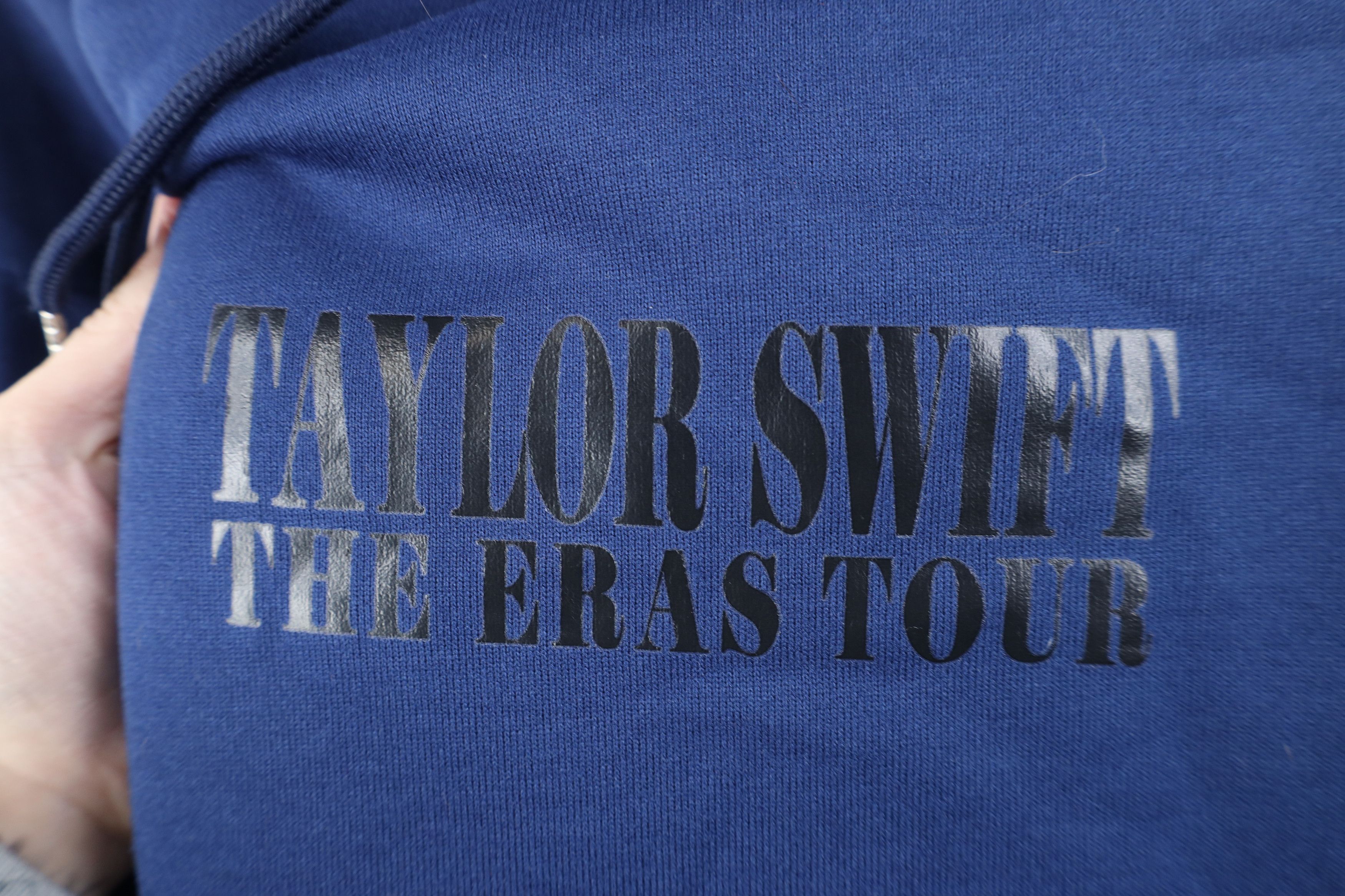 Vintage Taylor Swift The Eras Tour 2023 Hoodie Sweatshirt Navy Blue Size XL / US 12-14 / IT 48-50 - 4 Thumbnail