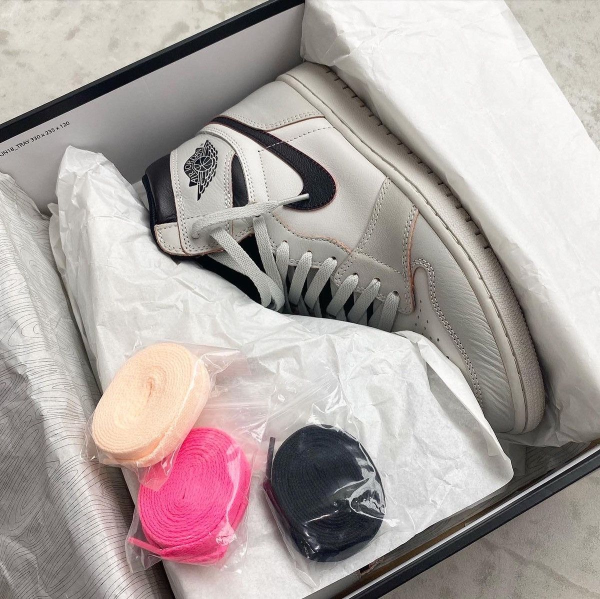 Jordan Brand × Nike Nike SB x Jordan 1 Retro High OG Defiant NYC To PARIS Size US 10.5 / EU 43-44 - 9 Thumbnail