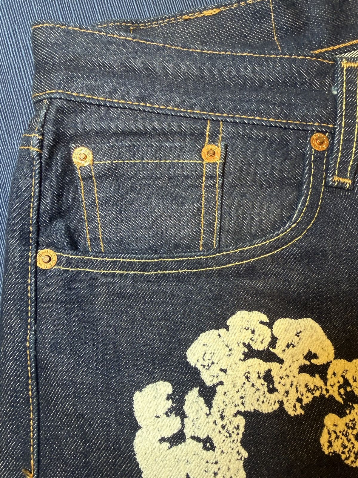 DENIM TEARS × Levi's Denim Tears Cotton Wreath Raw Denim Size US 31 - 2 Thumbnail