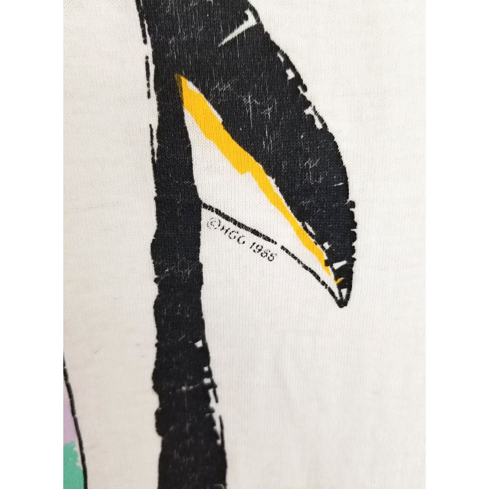 Vintage VINTAGE T-SHIRT 88' THREE PENGUINS WINTER SINGLE STITCH WORN YHIN SZ MEDIUM Mens White Cotton T-Shirt Size US M / EU 48-50 / 2 - 5 Thumbnail