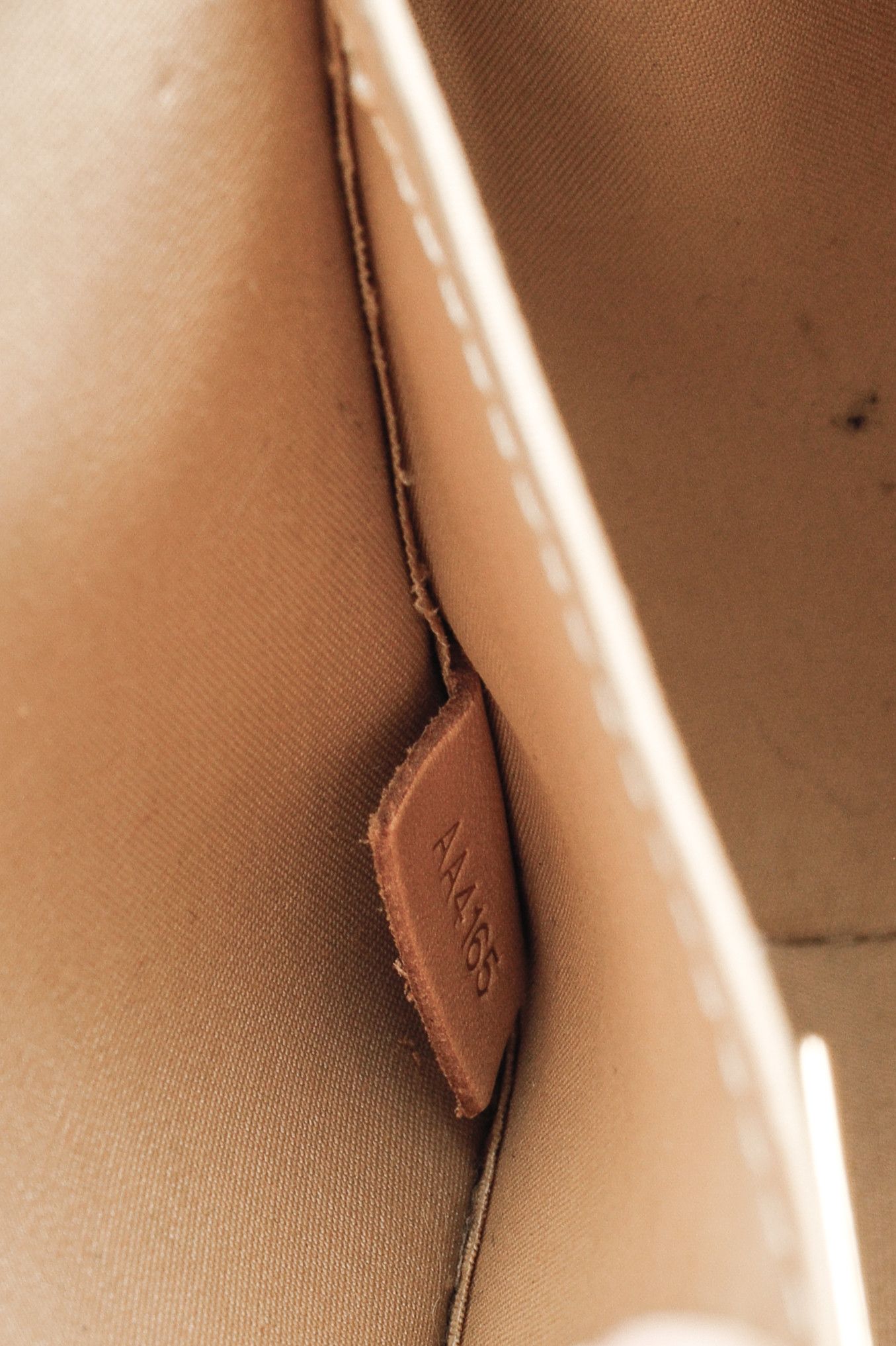 Louis Vuitton Louis Vuitton Santa Monica Monogram Vernis Leather Clutch Size ONE SIZE - 11 Thumbnail
