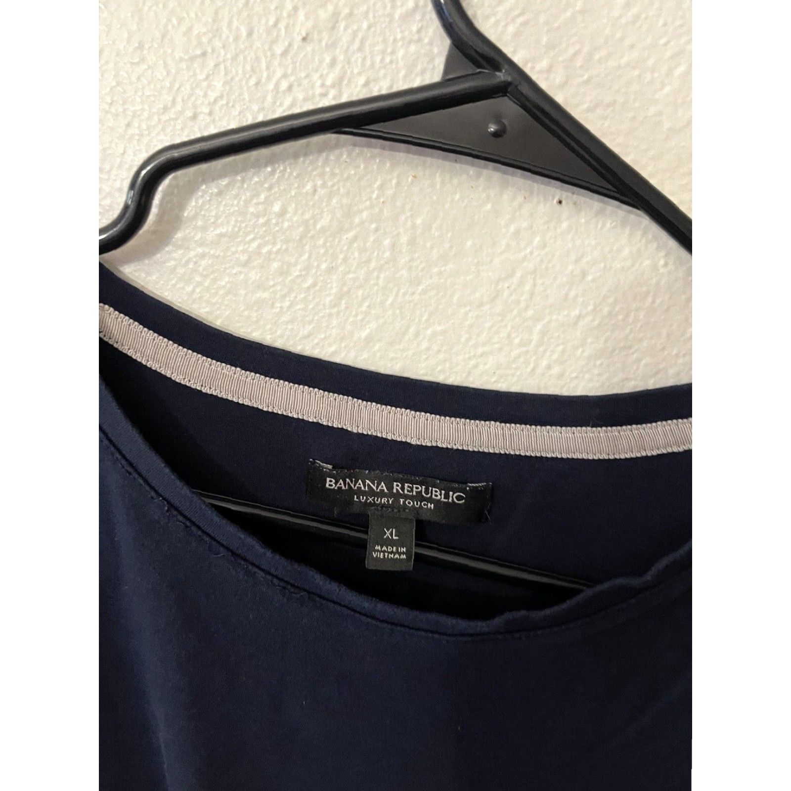 Banana Republic Banana Republic Luxury Touch Navy Blue solid Knit Pullover Sz XL Size US XL / EU 56 / 4 - 3 Thumbnail