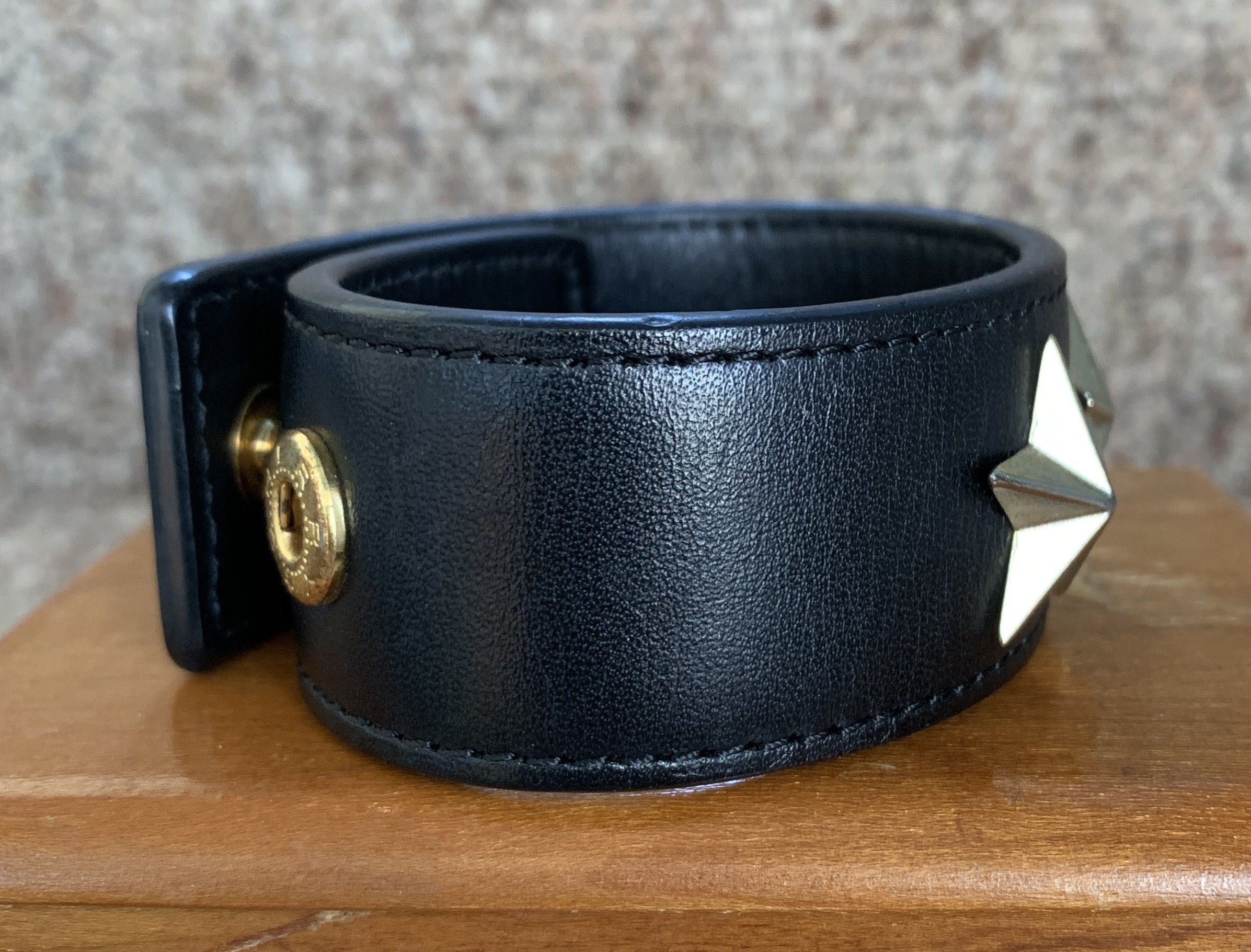 Givenchy Givenchy Stars Leather Bracelet! Size ONE SIZE - 4 Thumbnail