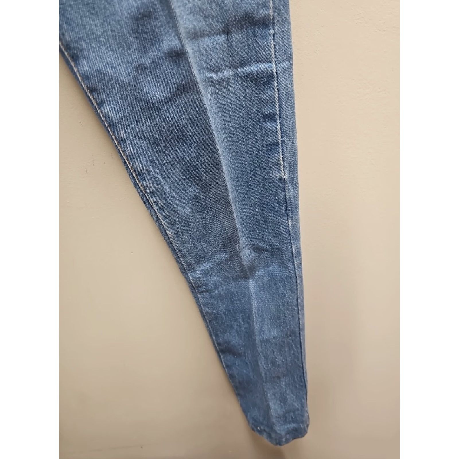 Levi's VINTAGE Levi's 501's Jeans Womens 23x30 ButtonFly Denim Blue 80s Logo Classic Vintage Fashion Streetwear Western Rugged Wear Casual Workwear Women Size 40" / US 18 - 3 Thumbnail