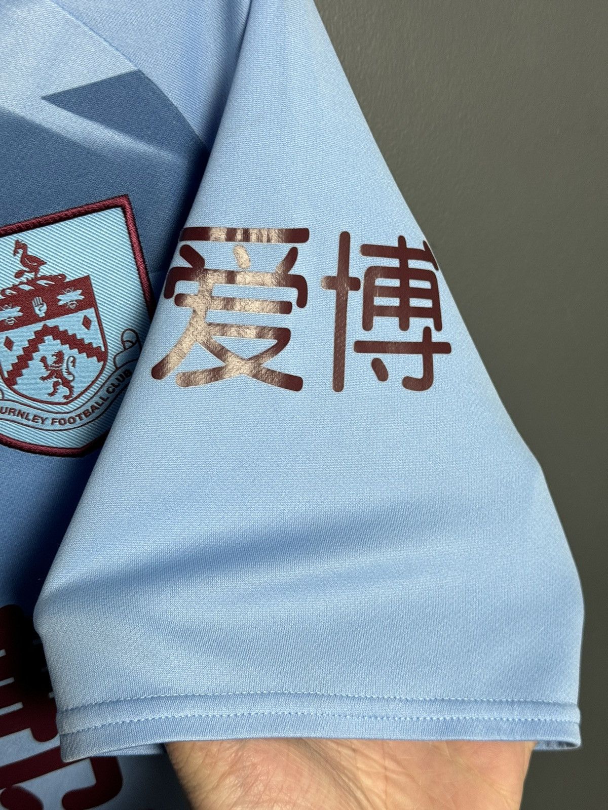 Umbro Burnley 19/20 Away Football Jersey Size US L / EU 52-54 / 3 - 5 Thumbnail