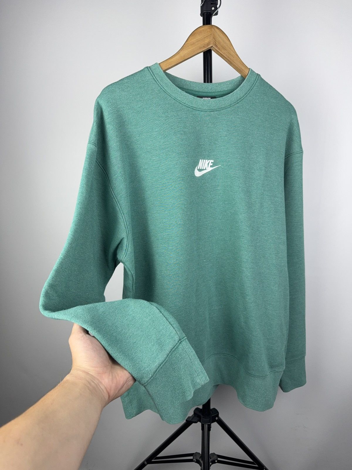 Nike Vintage Nike Green Central Logo Crewneck Sweatshirt Size L Size US L / EU 52-54 / 3 - 3 Thumbnail
