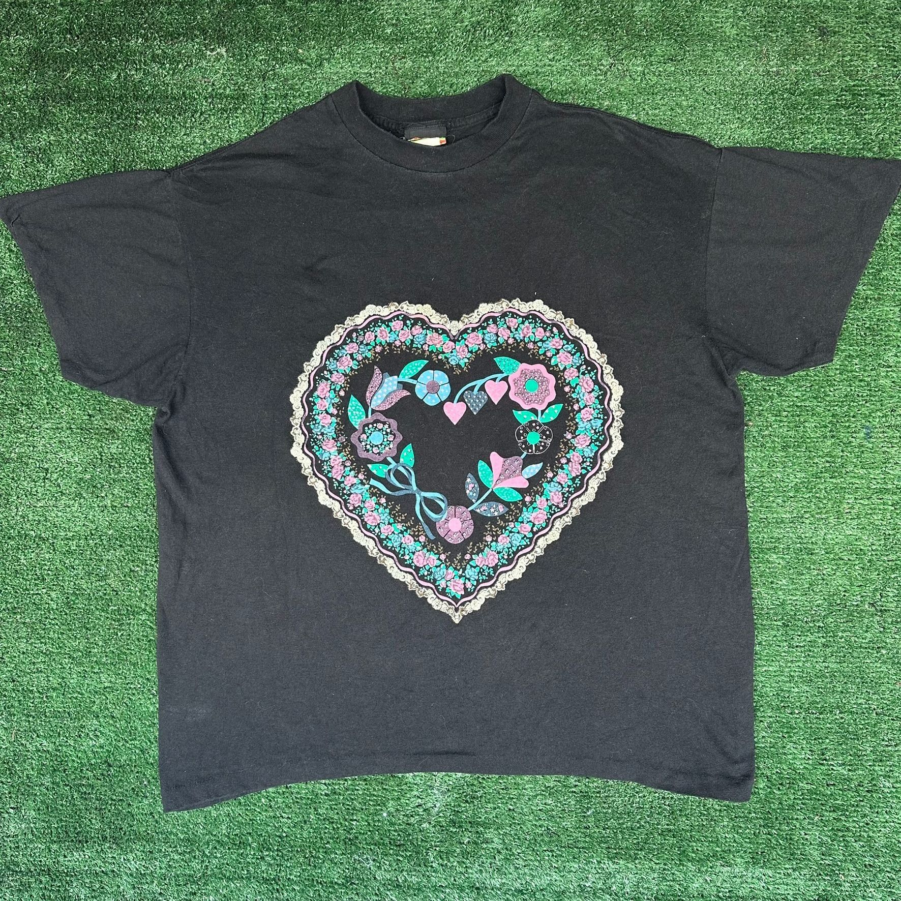 Vintage Vintage 90s Floral Lace Heart T-Shirt Black L Single Stitch Size US L / EU 52-54 / 3 - 1 Thumbnail