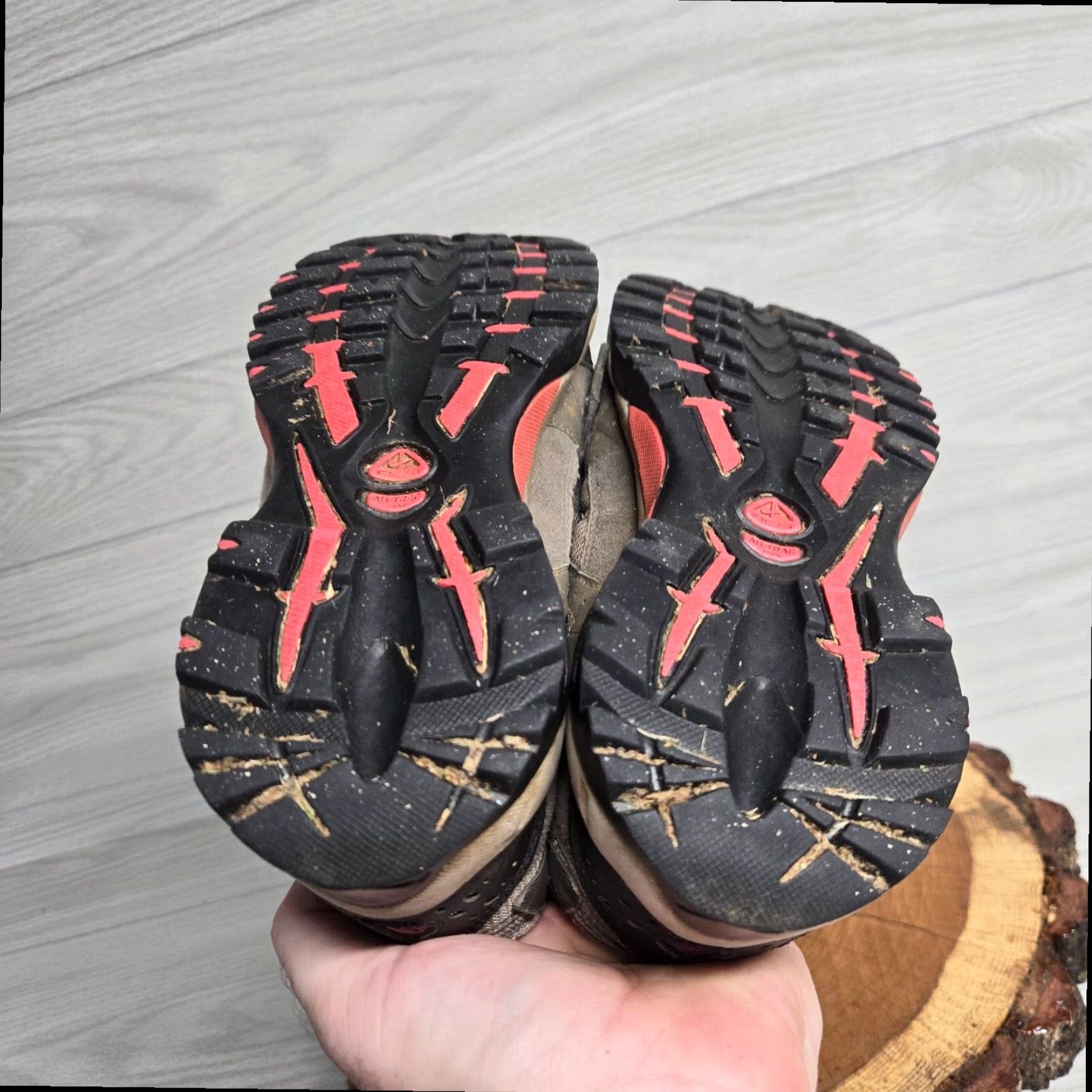 Nike ACG Nike ACG Hiking Sneaker Women's Low Top Brown 8 Standard Width Size US 8 / IT 38 - 7 Thumbnail