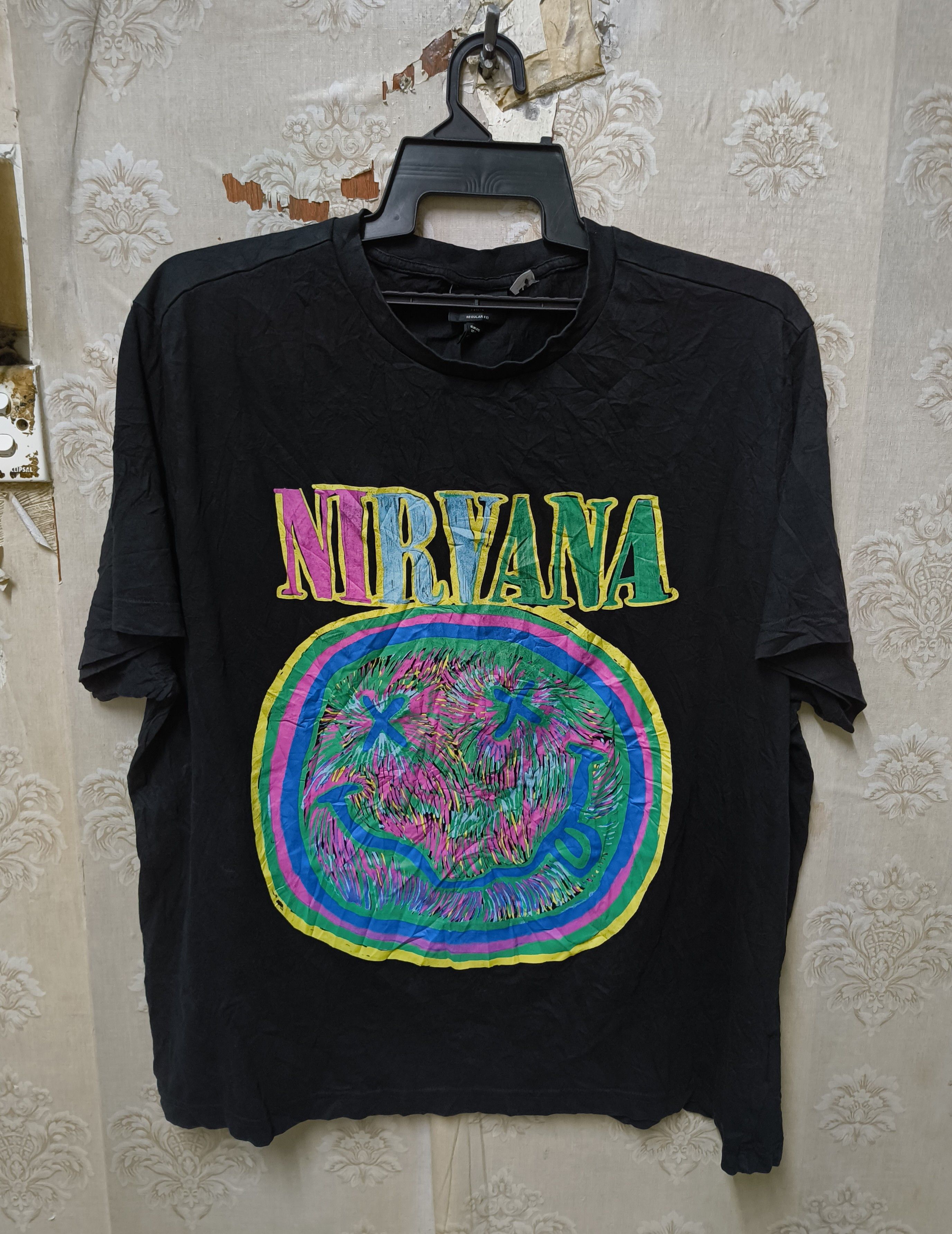 Band Tees × H&M H&M X NIRVANA BAND SMILEY TM TSHIRT Size US XXL / EU 58 / 5 - 11 Thumbnail