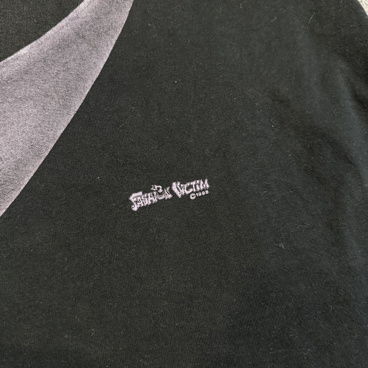 Vintage Vintage 90s Fashion Victim Alien Face Single Stitch Tee Size US XL / EU 56 / 4 - 3 Thumbnail